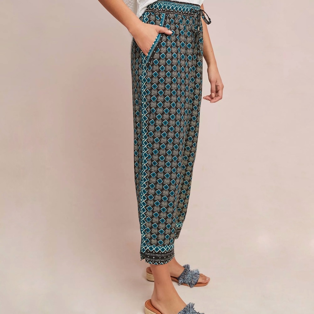 Anthropologie | Geometric Cropped‎ Jogger Pants Size S